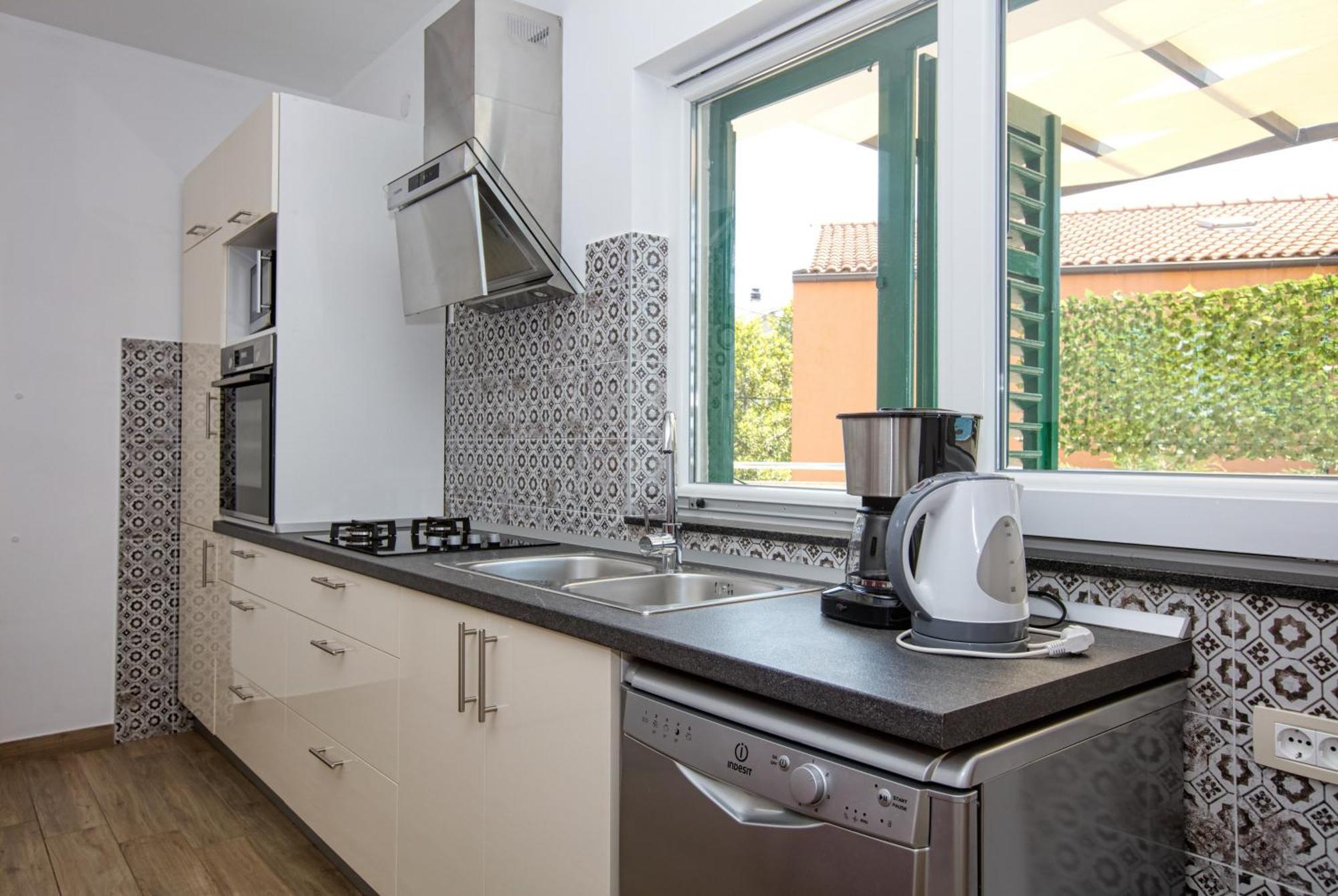 ברודאריצה Family Friendly Seaside Apartments Brodarica, Sibenik - 4833 חדר תמונה