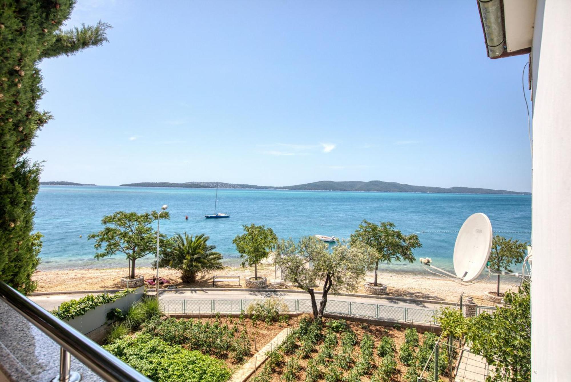 ברודאריצה Family Friendly Seaside Apartments Brodarica, Sibenik - 4833 מראה חיצוני תמונה